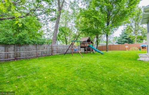 2224 Ariel St, Saint Paul MN  55109-2852 exterior