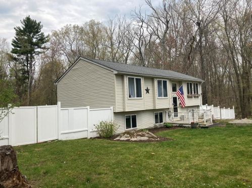 10 Arrowwood Dr, Coventry, RI 02816-4662
