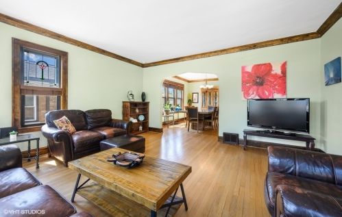7518 Kolmar Ave, Skokie, IL 60076-3849