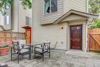 9224 Ashworth Ave, Seattle, WA 98103-3502
