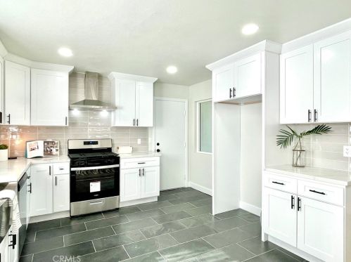 2525 Raitt St, Santa Ana CA 92703-3666 exterior