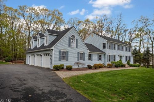 12 Hemlock Ln, Roxbury Township, NJ 07836-9142