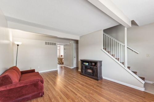 11802 Toulouse Ct, Hazelwood, MO 63043-1510