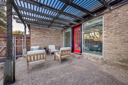 9672 Atherton Dr, Dallas TX  75243-6135 exterior