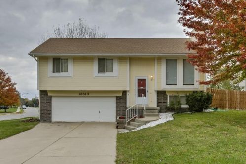 13510 34th St, Bellevue, NE 68123-5300