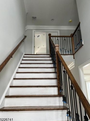 8 Cooper St, Dover, NJ 07801-3637