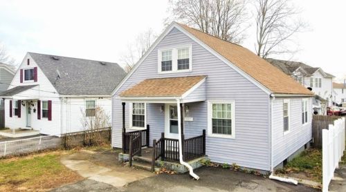 14 Beetle St, Providence, RI 02909-4011
