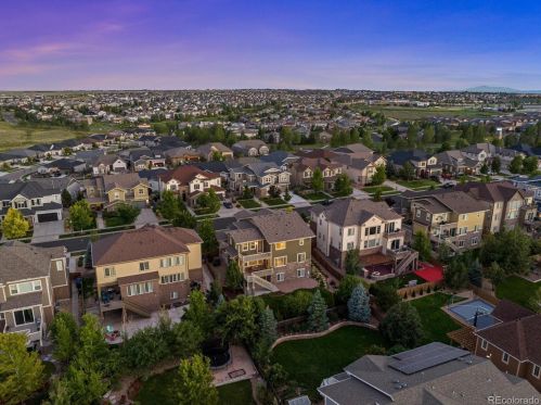 26605 Peakview Dr, Aurora CO 80016-6108 exterior