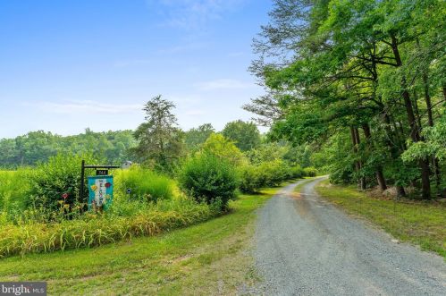 344 Turkey Run Ln, Bybee, VA 22963-5041