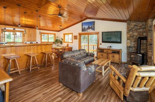 15800 Donnington Ln, Truckee CA  96161-1229 exterior