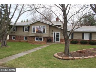 1901 Leann Dr, Saint Paul, MN 55125-1516