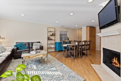 3026 Kenmore Ave, Chicago, IL 60657-4316