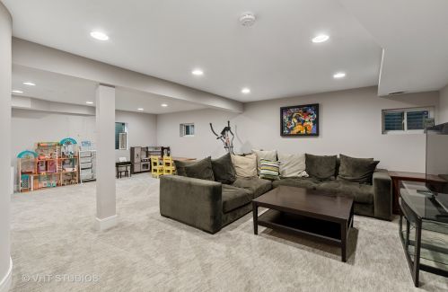2944 Parkside Dr, Highland Park, IL 60035-1037