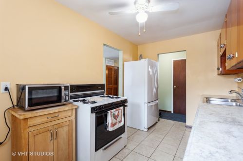 116 Edgehill Dr, Lemont IL  60440-2805 exterior