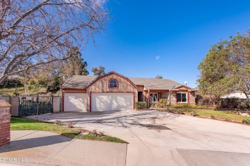 1941 Rocking Horse Dr, Simi Valley, CA 93065-5915