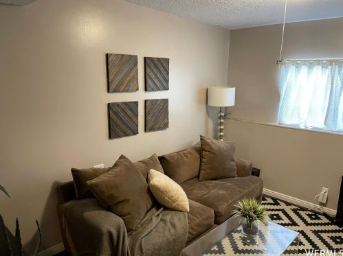 3034 Linton Dr, Taylorsville UT 84088-4632 exterior