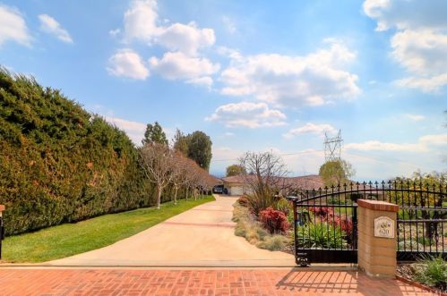 620 26th St, Upland, CA 91784-1127