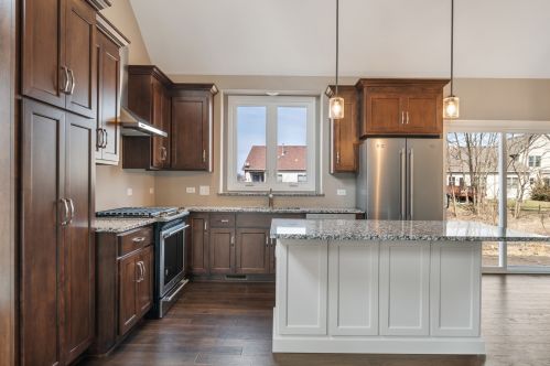 544 Sudbury Cir, Oswego, IL 60543-7147