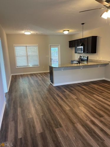 508 Creekside Dr, Lagrange, GA 30240-8161