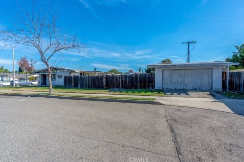 1430 Chalet Ave, Anaheim CA  92802-2147 exterior