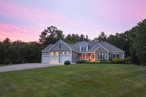 34 Shaker Ln, Hampstead, NH 03841-5159