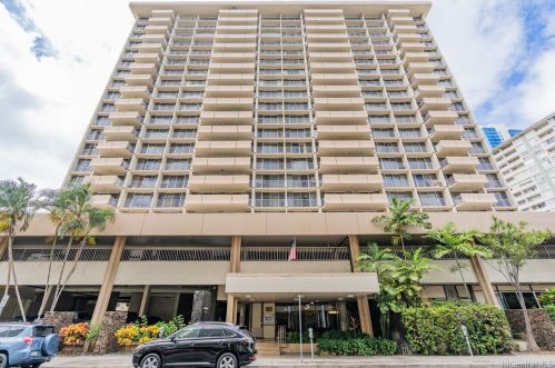 1561 Kanunu St, Honolulu HI  96814-3245 exterior