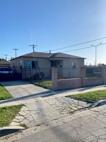 1214 129th St, Compton, CA 90222-1906