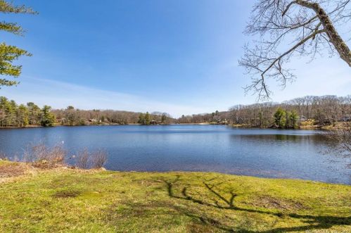 14 Lake Shore Dr, Torrington, CT 06791-1726