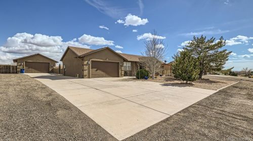 970 Rosa Linda Dr, Pueblo, CO 81007-2098