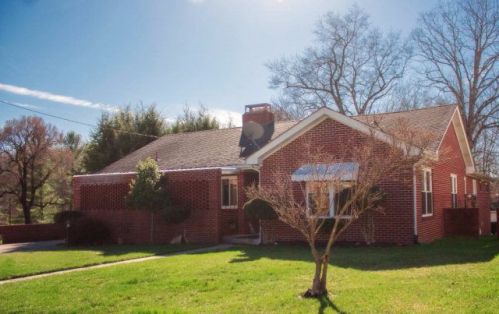 1016 Woodlawn Ave, Beckley WV  25801-6428 exterior