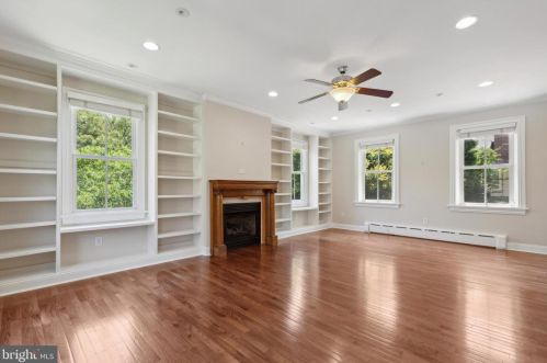 28 Gravers Ln, Philadelphia PA 19118-4132 exterior