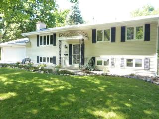 8032 34th Pl, Minneapolis, MN 55427-1927