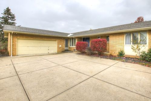 7625 Montello Rd, Cleveland, OH 44131-6627