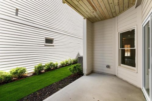 4015 Haverhill Dr, Atlanta GA  30342-3816 exterior