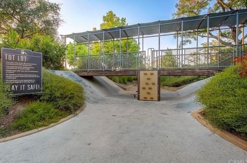 225 Wicker, Irvine CA  92618-1170 exterior