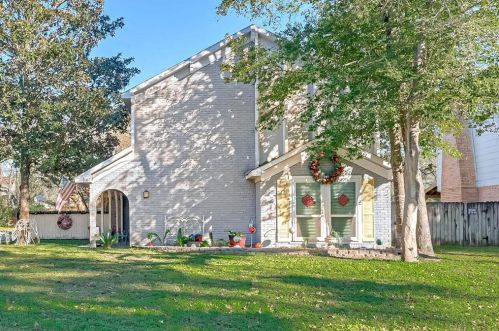 107 Carriage Ln, Conroe, TX 77385-7706