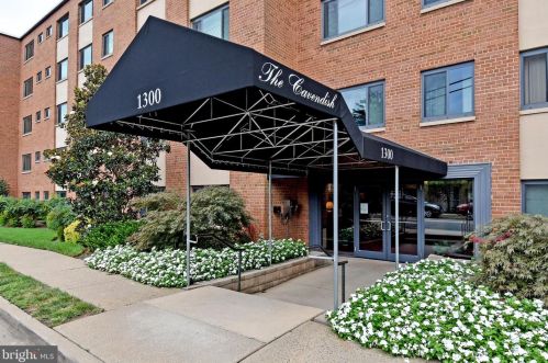 1300 Arlington Ridge Rd, Arlington VA  22202-1953 exterior