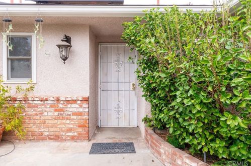 1358 Almendra Dr, Fresno, CA 93710-6304