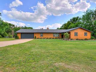 920 Shelly Ln, Edmond, OK 73034-8118