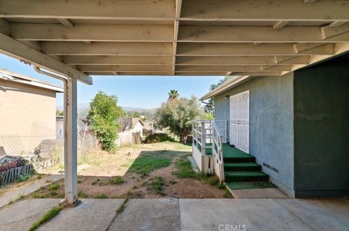 5965 Mountain View Ave, Riverside CA  92504-1572 exterior