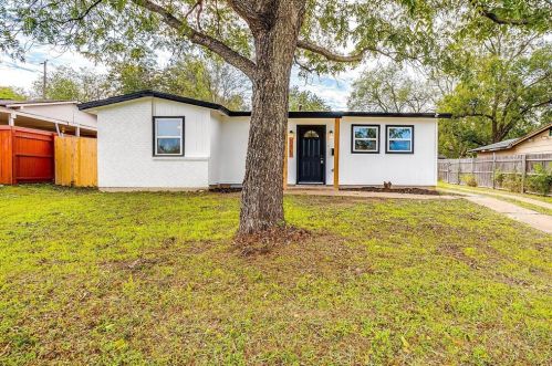 6278 Ava Court Dr, Fort Worth TX  76112-8043 exterior