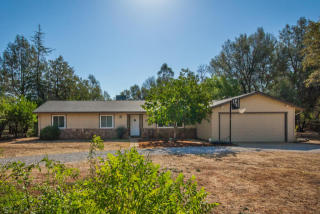 6575 Kim Ln, Anderson, CA 96007-9543