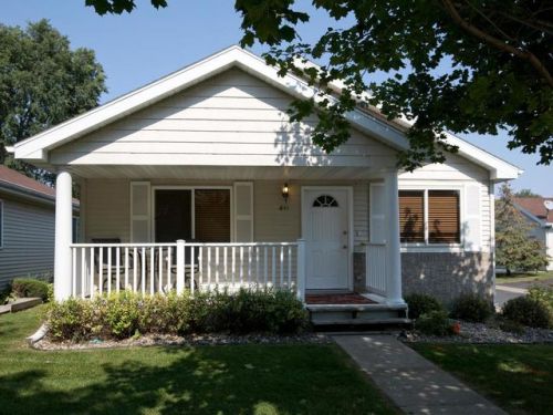 611 6th St, Monticello, MN 55362-8553