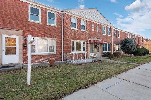 4055 58th St, Chicago, IL 60629-4432