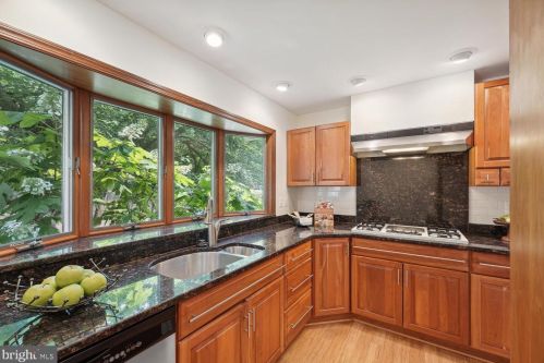 345 Crescendo Way, Silver Spring MD 20901-5020 exterior