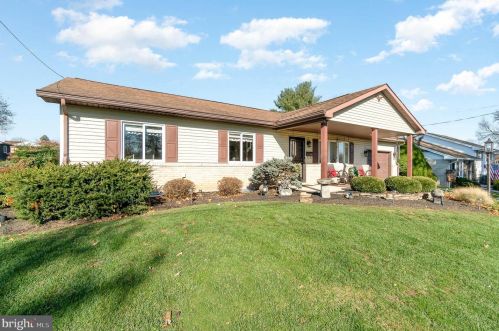 419 Fitzpatrick Ln, York, PA 17406-1207