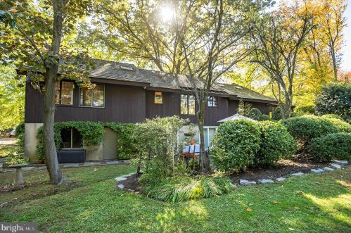 221 Elm Ave, Tavistock NJ 08033-2538 exterior