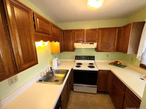 25 Senior Dr, Upper Stepney, CT 06468-2730
