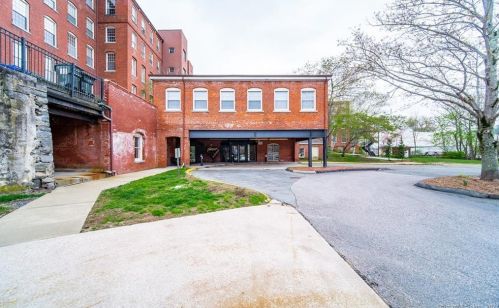 92 Main St, Deep River CT  06417-1800 exterior