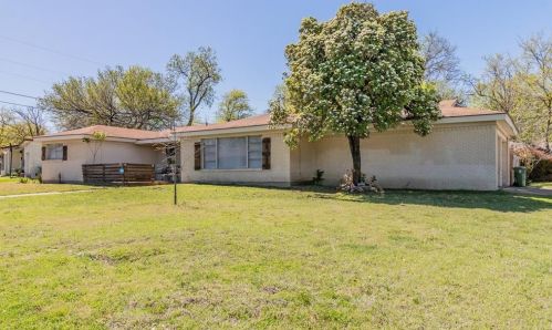 3637 Reeves St, Fort Worth, TX 76117-2833